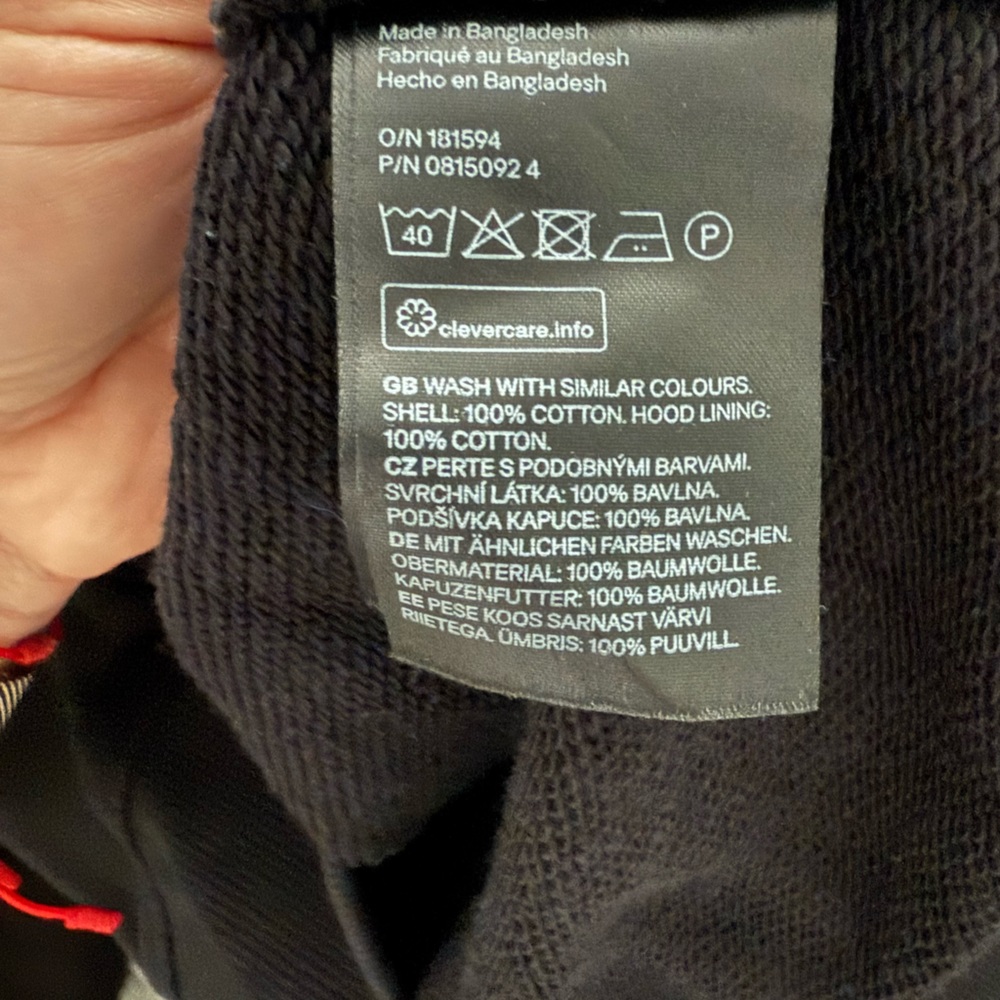 H&M Classic Black Hoodie for Men - Picture 2 of 2